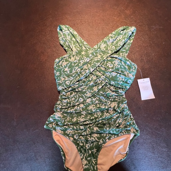 Garnet Hill one piece bathing suit. - Picture 2 of 2